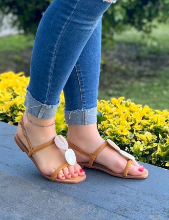 Disfruta de las sandalias - Camel