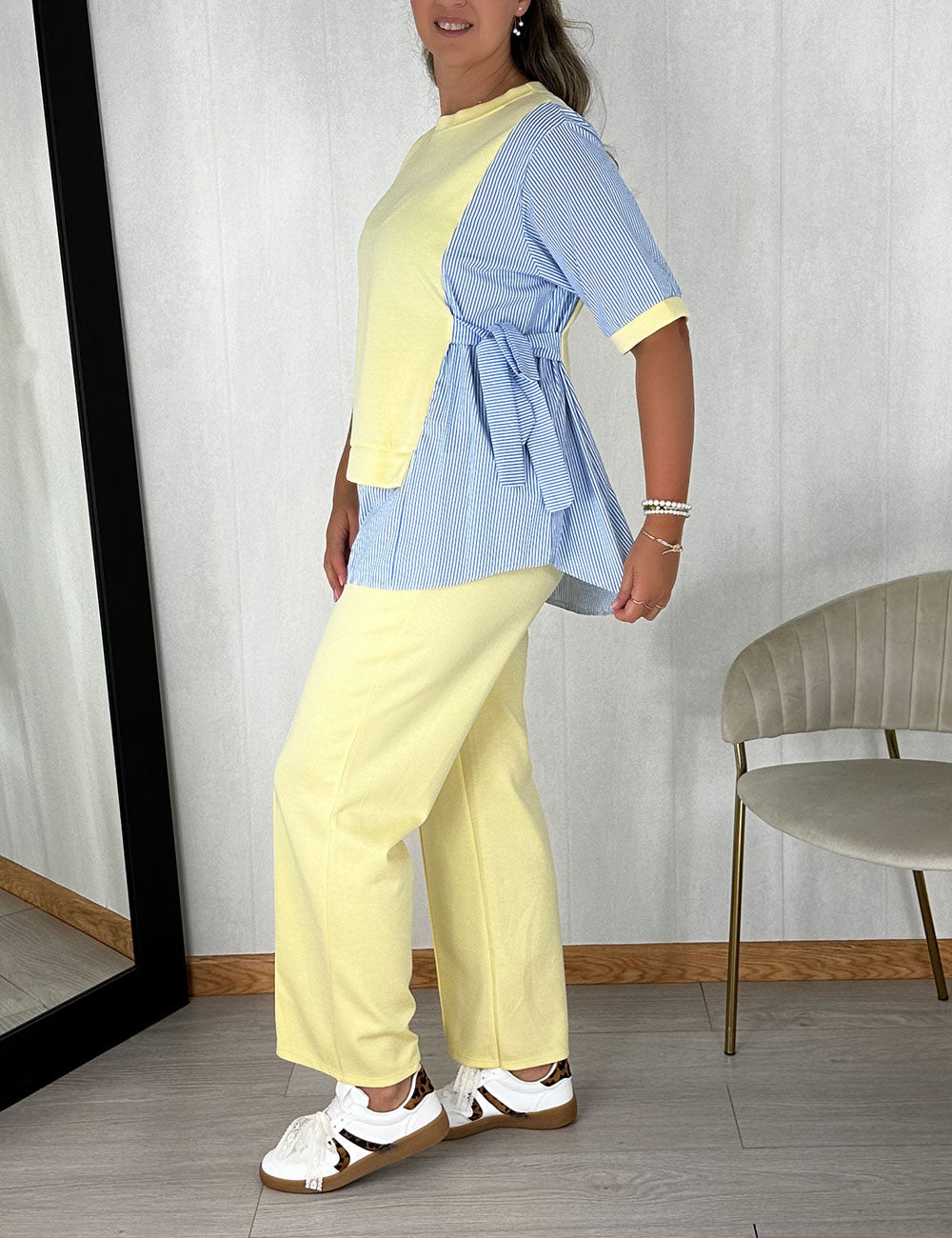 Conjunto violeta-amarillo