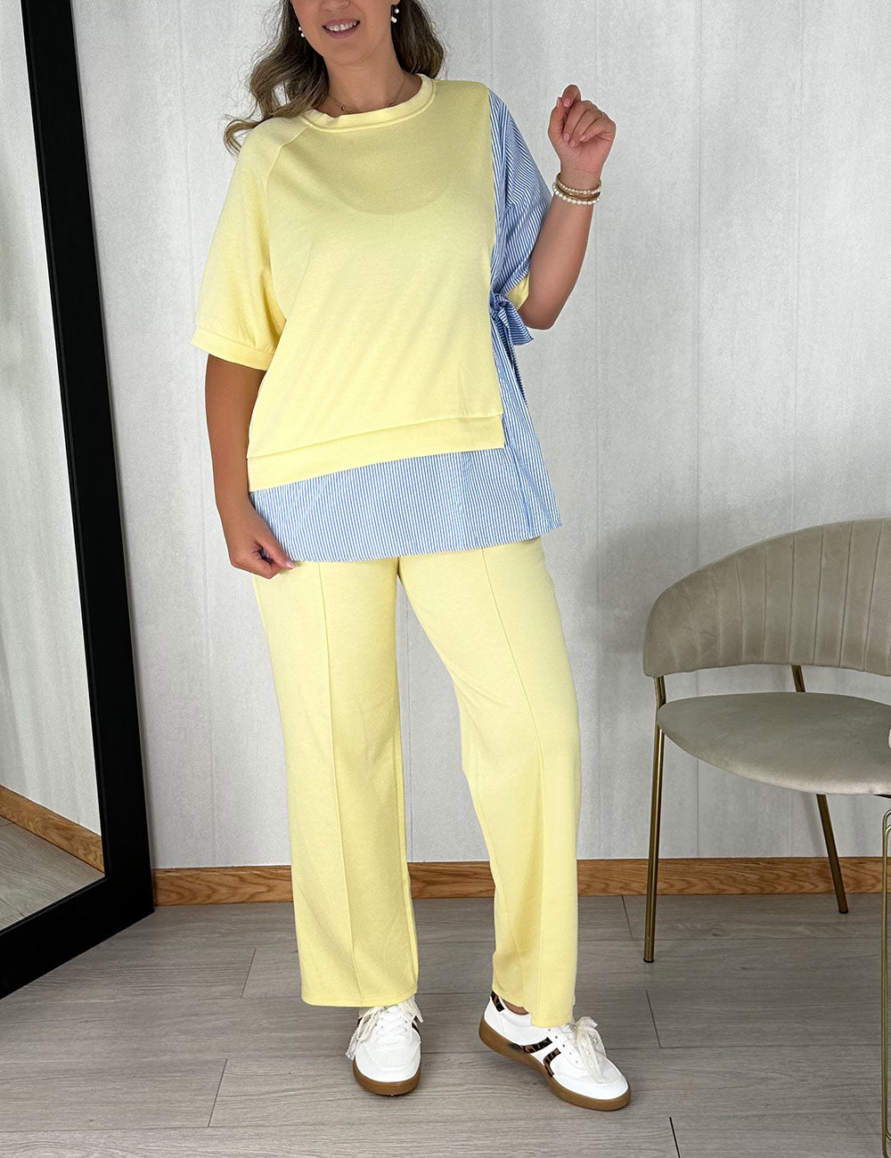 Conjunto violeta-amarillo